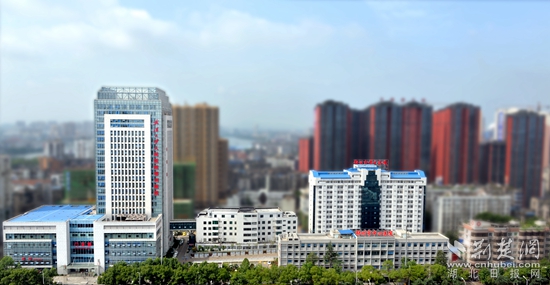 2016年1月，新門急診、外科大樓實現(xiàn)整體搬遷.jpg