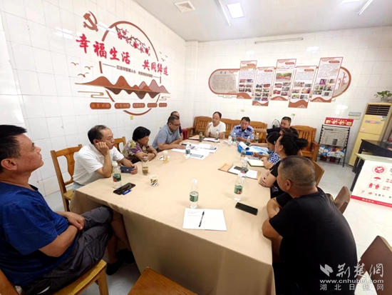 社區(qū)召開“五共”議事會(huì)，調(diào)解單元電梯加裝居民矛盾.jpg