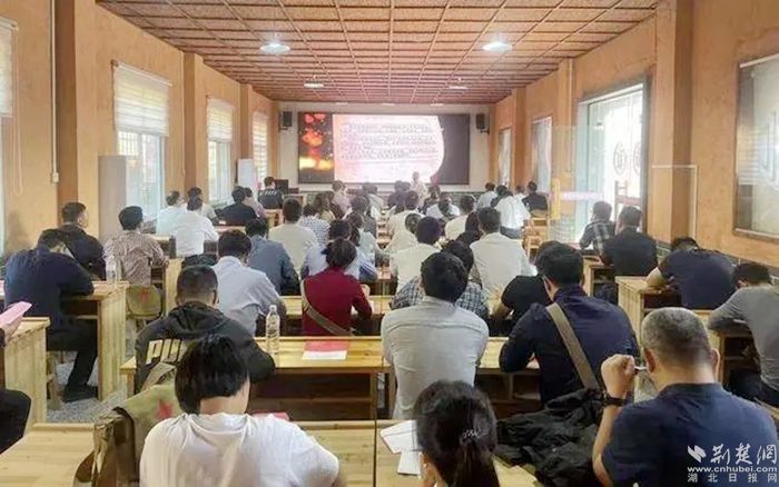寧波、黃岡兩地人才交流現(xiàn)場(chǎng)。.webp.jpg.jpg